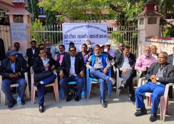 धनुषाका कानून व्यवसायीहरु धर्नामा