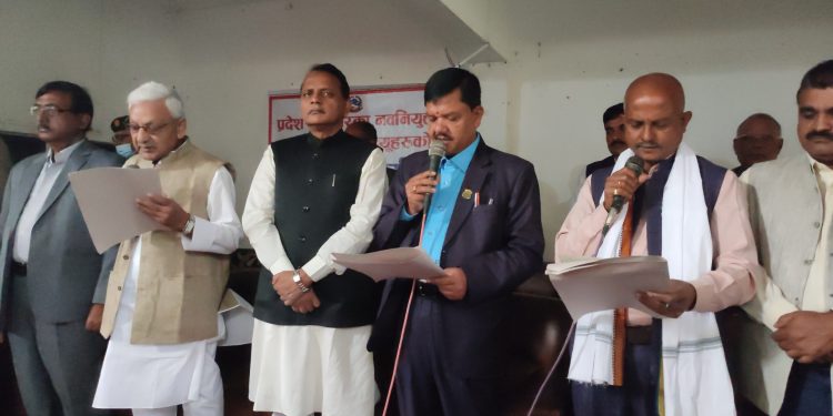 प्रदेश २ मा नेकपा एसको तर्फबाट महतो र यादवले लिए मन्त्रीको शपथ