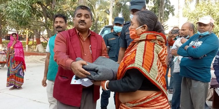 प्रदेश मन्त्री भरत साहले ४६ जना आँखाका विरामीलाई न्यानो उपहार स्वरुप कम्मल वितरण गरे