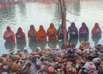 उदाउँदै गरेको सूर्यलाई अर्घ्य दिएपछि सकियो छठ