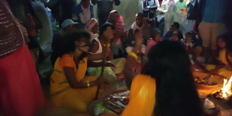 कमला नदीमा भूतमेला, देउता खेल्नेको घुइँचो