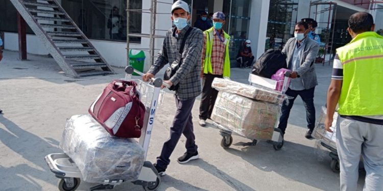 विदेशबाट आउँदा अपरिचित व्यक्तिको सामान नल्याउन अपिल