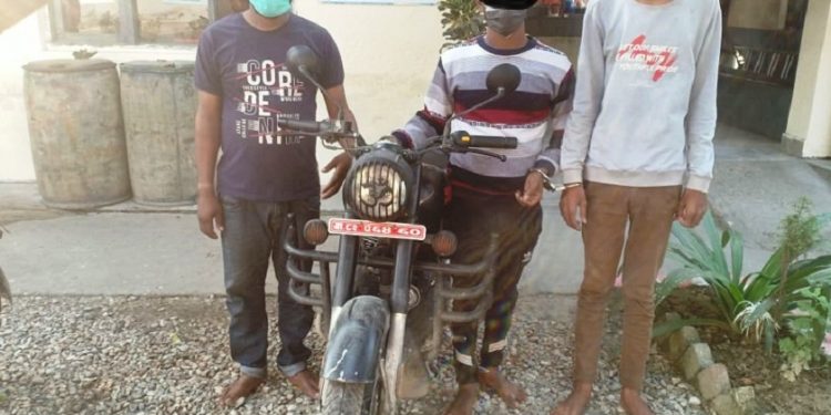 मोटरसाइकल चोरेको आरोपमा ३ जना युवा पक्राउ