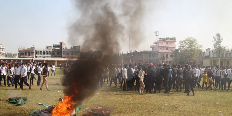 शुल्क उठाएको भन्दै विद्यालयमा तोडफोड र आगजनी