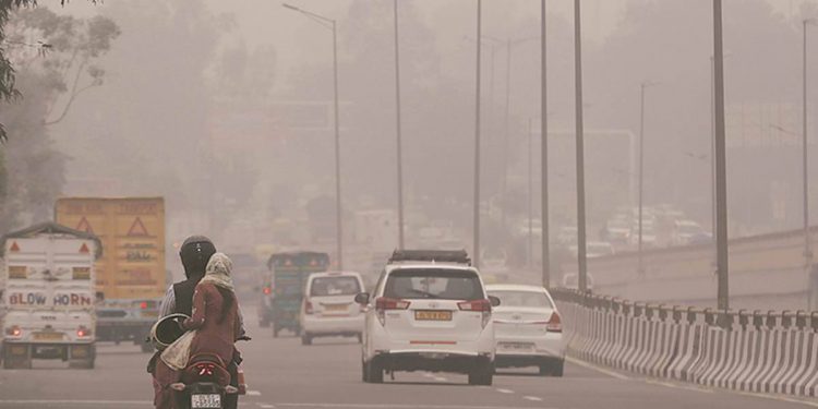 दिल्लीका विद्यालयहरु बन्द गरियो, सरकारी कर्मचारी घरबाटै काम गर्ने