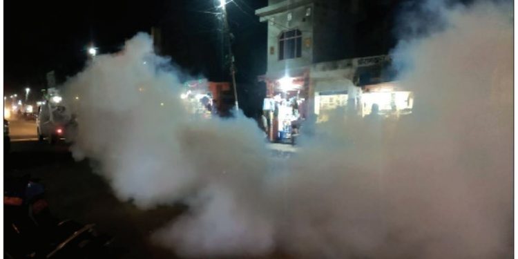 जनकपुरधाममा मच्छर भगाउन फगिङ गरिँदै