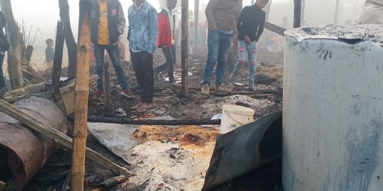 मुखियापट्टी मुसहरनियास्थित एक घरमा आगलागि हुँदा ५० लाख बराबरको क्षति