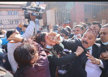 कानुन व्यवसायीको धर्नामा प्रहरी हस्तक्षेप, सर्वोच्च अदालतमा झडप