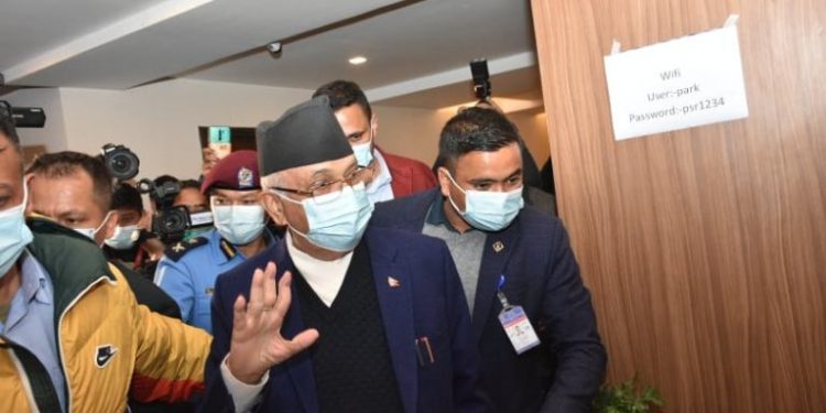 एमाले अध्यक्षका लागि ओलीले दर्ता गराए उम्मेदवारी