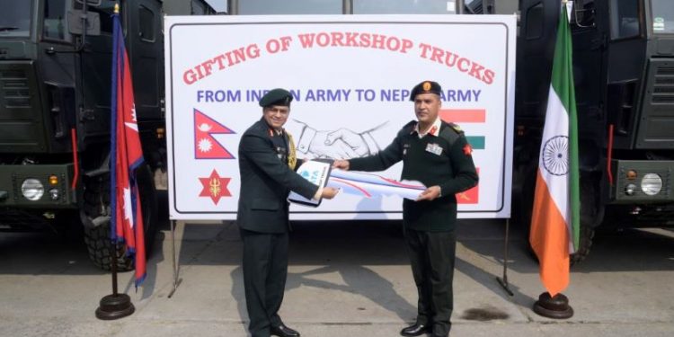 भारतीय सेनाद्वारा नेपाली सेनालाइ वर्कसप ट्रक हस्तान्तरण