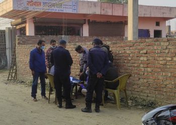 कोरोना भ्याक्सिनको कालोबजारी गर्ने २ जना स्वास्थ्यकर्मी पक्राउ