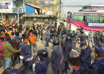 सिरहाको गोलबजारमा पुनः आज राजमार्ग अवरुद्ध गरियो