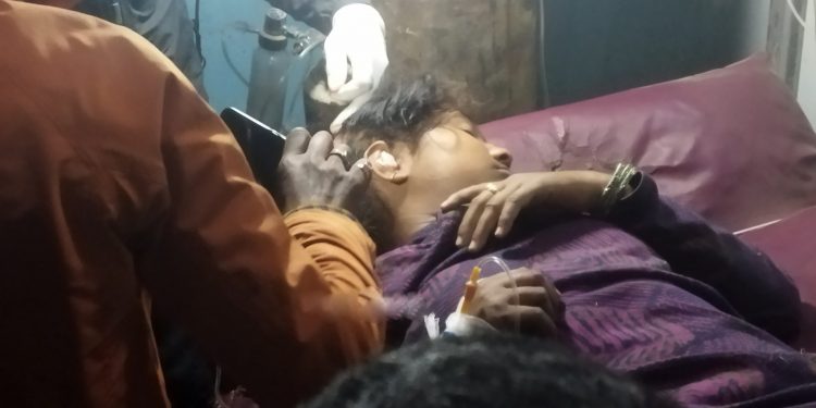 गोलबजारमा म्याजिकको ठक्करबाट बालिका गम्भीर घाइते, विराटनगर रेफर