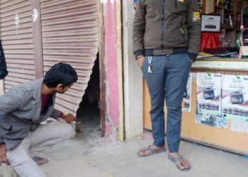 पसलको सटर फोडेर लाखौंको समान चोरी