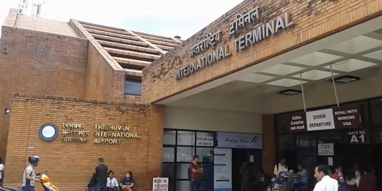 मलद्वारमा लुकाएर सुन तस्करी, विमानस्थलबाट दुईजना पक्राउ