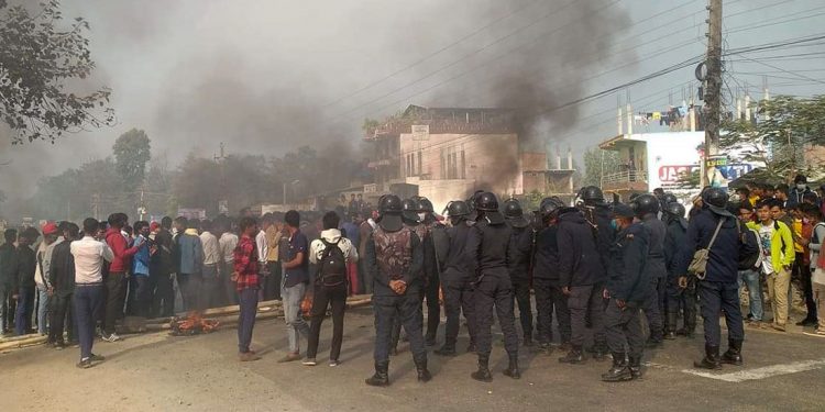 ट्रकको ठक्करबाट एक बालकको मृत्यु, विरोधमा प्रदर्शन