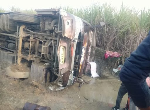 भारतमा नेपाली मजदुर चढेको बस दुर्घटना हुँदा बालकको मृत्यु, ५ जना घाइते