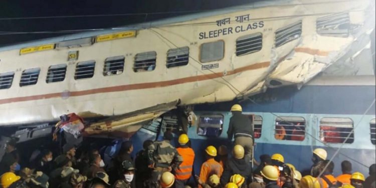 भारतमा रेल दर्घटना हुँदा ९ जनाको मृत्यु, कयौं व्यक्ति घाईते