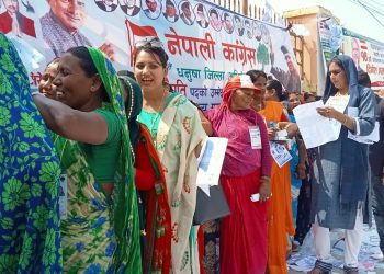 नेपाली काँग्रेस धनुषामा मतदान हुँदै