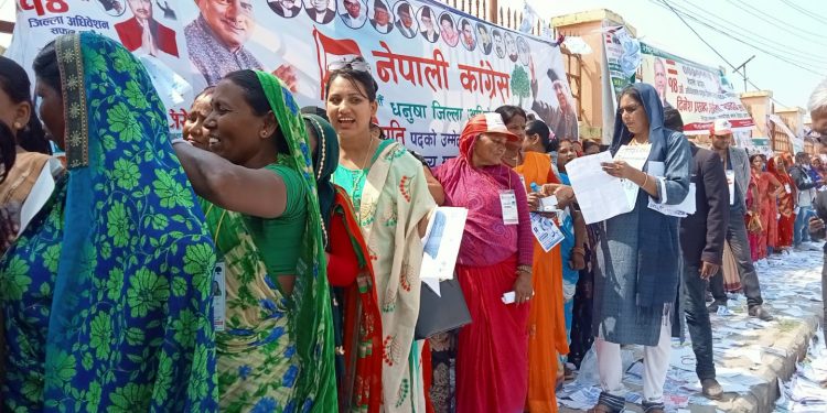 नेपाली काँग्रेस धनुषामा मतदान हुँदै