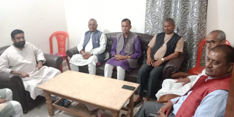 दिनेशको समर्थन योगेन्द्रलाई