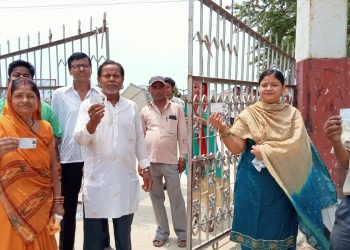 धनुषाका विभिन्न स्थानीय तहमा उत्साहपूर्वक मतदान हुँदैछ ।   (फोटो फिचर)