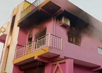 जनकपुरधामस्थित एक घरमा लुटपाट गरी आगजनी