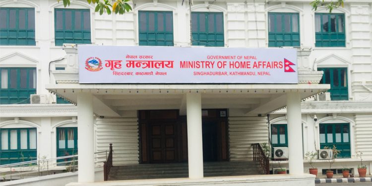 हजयात्रीको शुल्क घटाउन गृहमन्त्री खाणलाई ज्ञापनपत्र