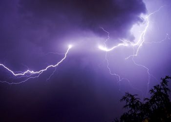 सिरहामा चट्याङ लागेर एक जनाको मृत्यु, एक घाइते