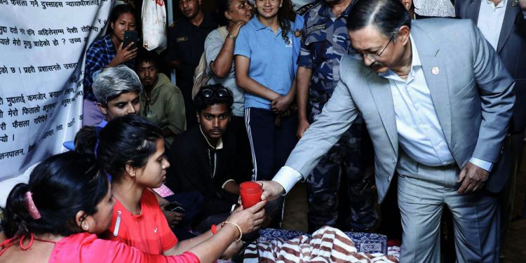 निहारिकाले तोडिन् अनसन