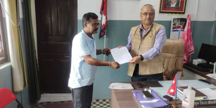 शिक्षकमाथि भएको दुव्र्यवहारको विरोध गर्दै ज्ञापन पत्र