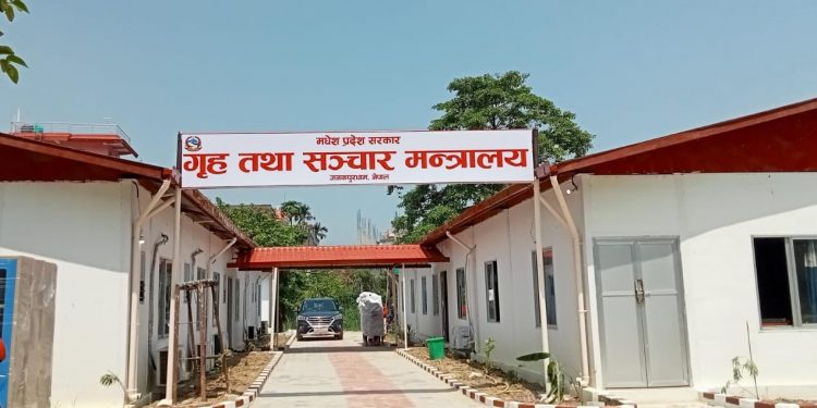 मधेश प्रदेश सरकारले लोककल्याणकारी विज्ञापन वितरण गर्दै