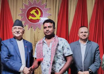 माओवादीबाट असन्तुष्ट पेट्रोलियम व्यवसायी सिंह एमालेमा प्रवेश