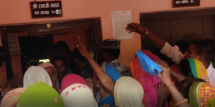 जनप्रतिनिधिले राहत तथा सेवा सुविधा आफ्ना हितैसीलाई