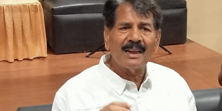 ओलीको निर्णयबाट असन्तुष्ट हुँदै गंगारामले पार्टी छोडे
