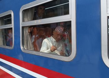 ओलीका कारण रेल एक घण्टा ढिला चल्यो