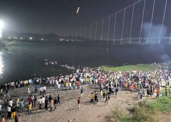गुजरातस्थित मोरबीमा पुल चुँडिदा १३० को मृत्यु