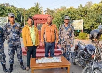 स्रोत नखुलेको लाखौं रूपैयाँसहित २ जना पक्राउ