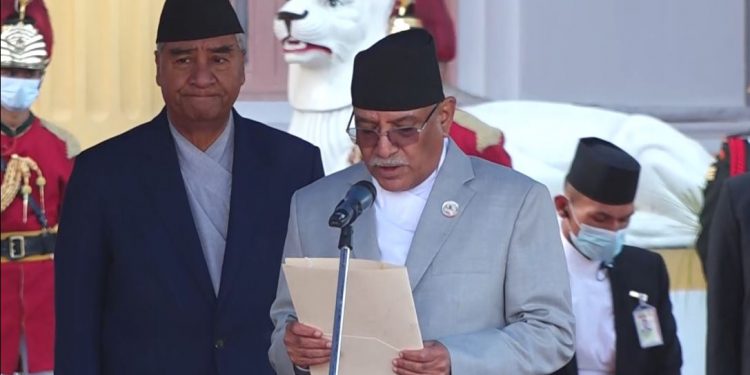 नवनियुक्त प्रधानमन्त्री पुष्पकमल दाहाल ‘प्रचण्ड’ले लिए पद तथा गोपनीयताको शपथ