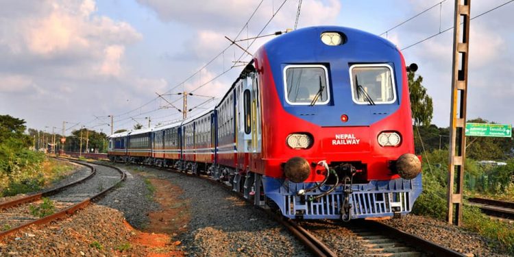 रेल चढ्न खोज्ने एकको मृत्यु