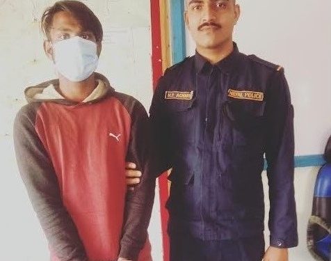 धनुषामा कटुवा पेस्तोलसहित एक जना पक्राउ