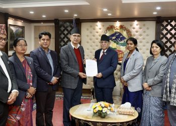 नेकपा एमालेबाट मन्त्री बनेकाहरुले प्रधानमन्त्रीलाई राजीनामा बुझाए