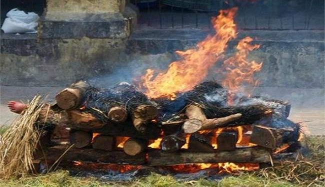 जलाउन लगिएको एक महिलाको शव प्रहरीको नियन्त्रणमा