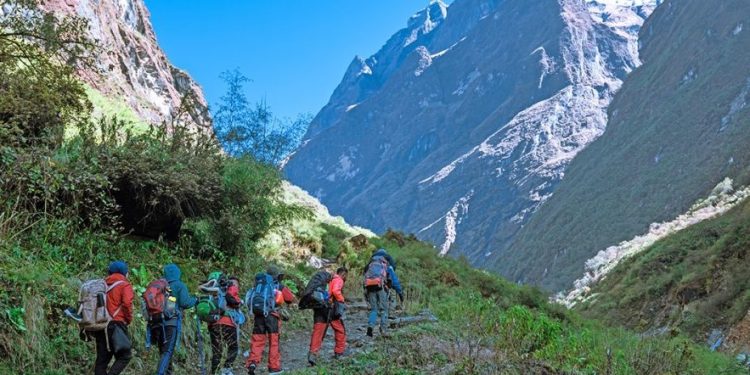 नेपालमा  विदेशी पर्यटकले विनागाइड पदयात्रामा जान नपाउने