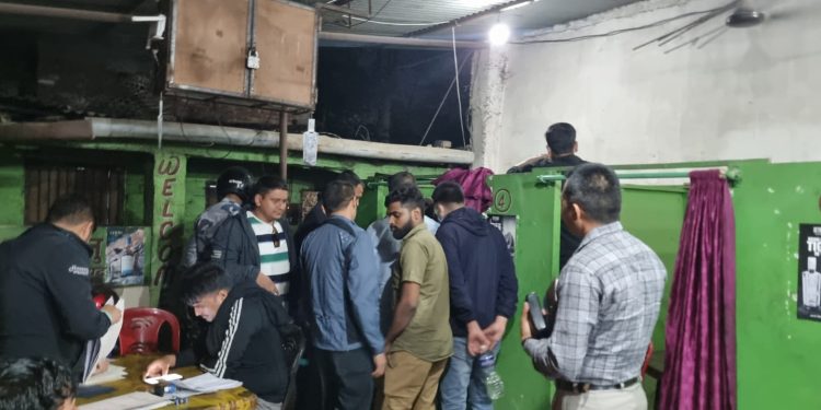 जनकपुरधाम ११ का वडा अध्यक्ष र सचिव घुससहित पक्राउ