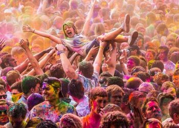 उपत्यकासहित पहाडी जिल्लाहरुमा हर्षोल्लासका साथ आज होली  मनाइँदै