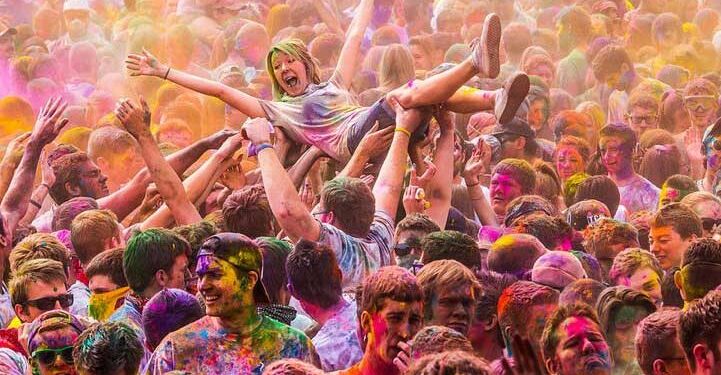 उपत्यकासहित पहाडी जिल्लाहरुमा हर्षोल्लासका साथ आज होली  मनाइँदै