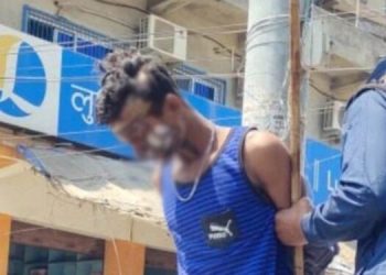 ठेकेदारको अमानवीय व्यवहार, मजदरलाई बाँधेर कालोमोसो दल्दै कुटपिट