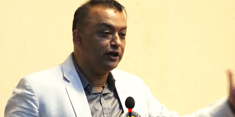 वर्तमान सरकारको कामप्रति असन्तुष्टः महामन्त्री थापा