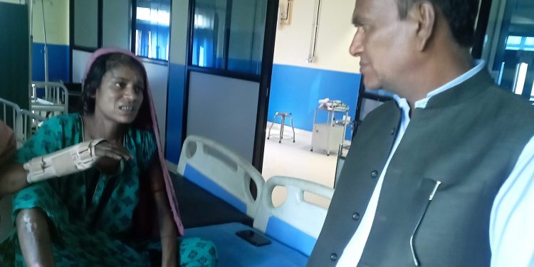 जनप्रतिनिधिको पहलमा अस्पतालमा अलपत्र परेकी महिलाको उद्धार